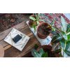 Herschel Oscar Quilted Capsule Cardholder Black Tonal – fotografie v použití a detail modelu