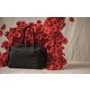 Herschel Maia Quilted Capsule Weekender Black Tonal Daisy 32L – fotografie v použití a detail modelu