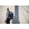 Herschel Kaslo Daypack Tech Mood Indigo Tonal 20L – fotografie v použití a detail modelu